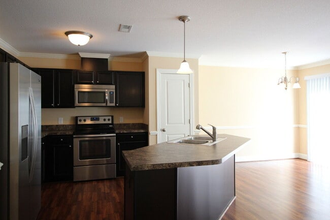 Building Photo - 120 Chandler Dr