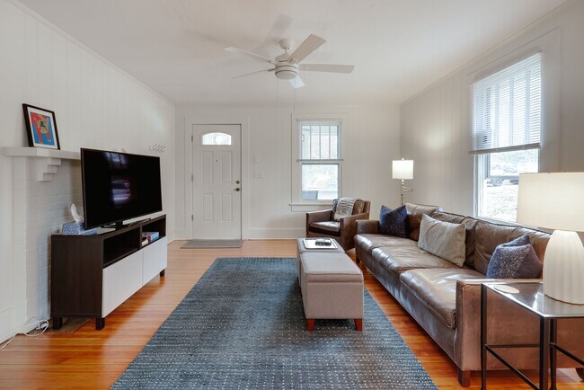 Building Photo - 150 Hall St