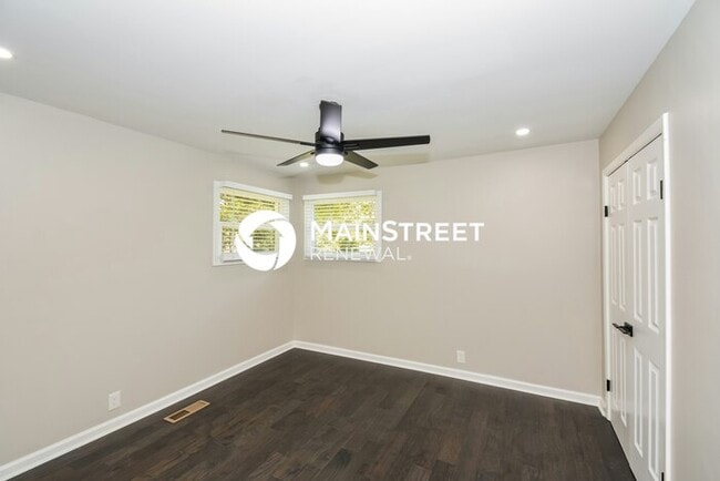 Building Photo - 4 Bedroom Pet-Friendly Home in MADISON, TN with Main Street Renewal