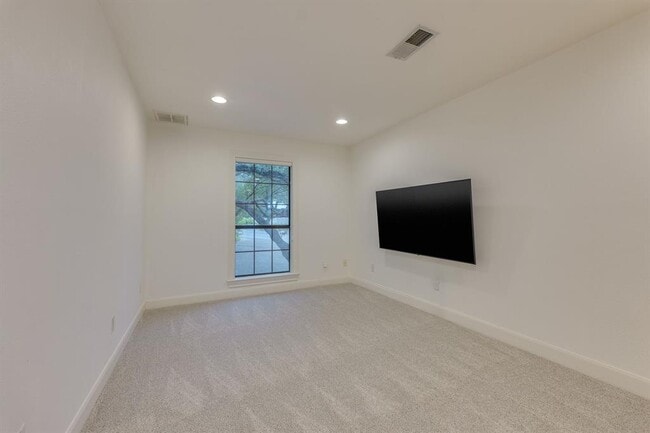 Building Photo - 1105 Constant Springs Dr