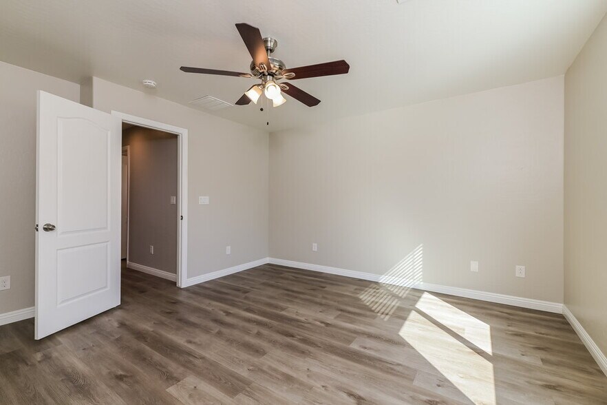 Building Photo - 6425 Kellyville Dr