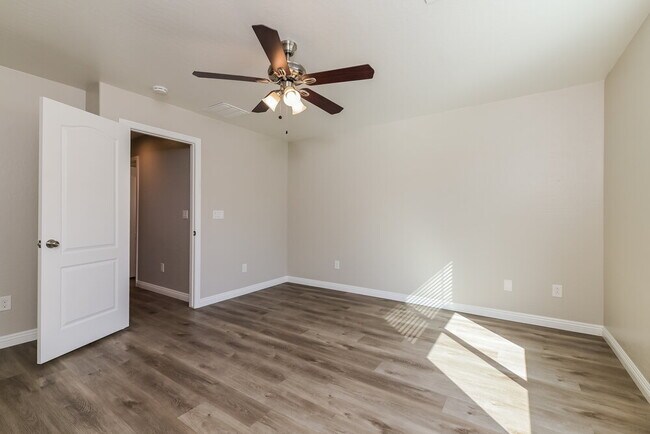 Building Photo - 6425 Kellyville Dr