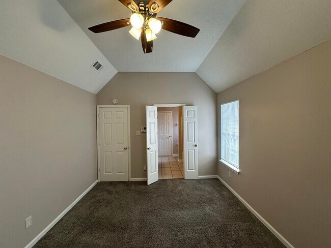 Building Photo - 3812 Clarion Dr