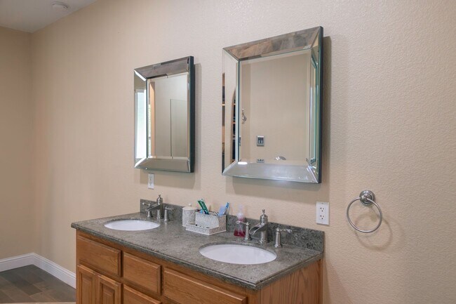 Building Photo - 17146 Vintage Dr