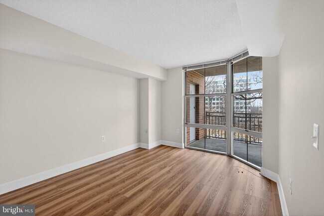 Building Photo - 11800 Sunset Hills Rd