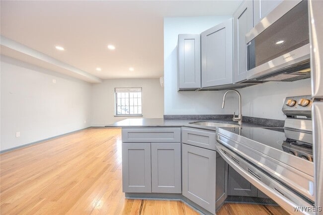 Building Photo - 530 Main St