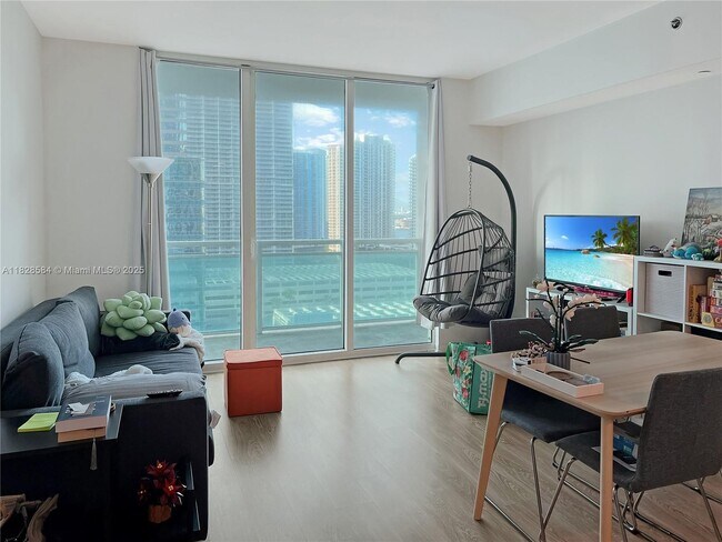 Primary Photo - 950 Brickell Bay Dr