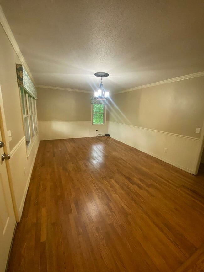 Building Photo - 3/2 home close to town