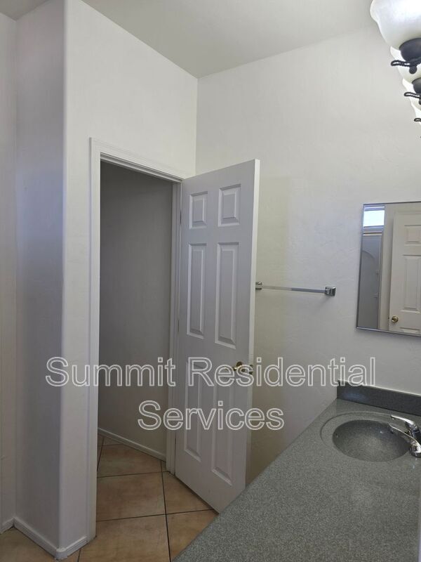 Building Photo - 3569 Drexel Manor Stra