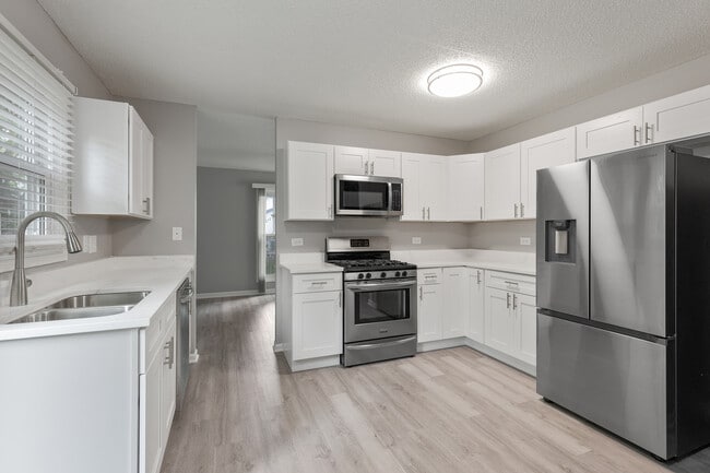 Building Photo - 135 Encina Dr