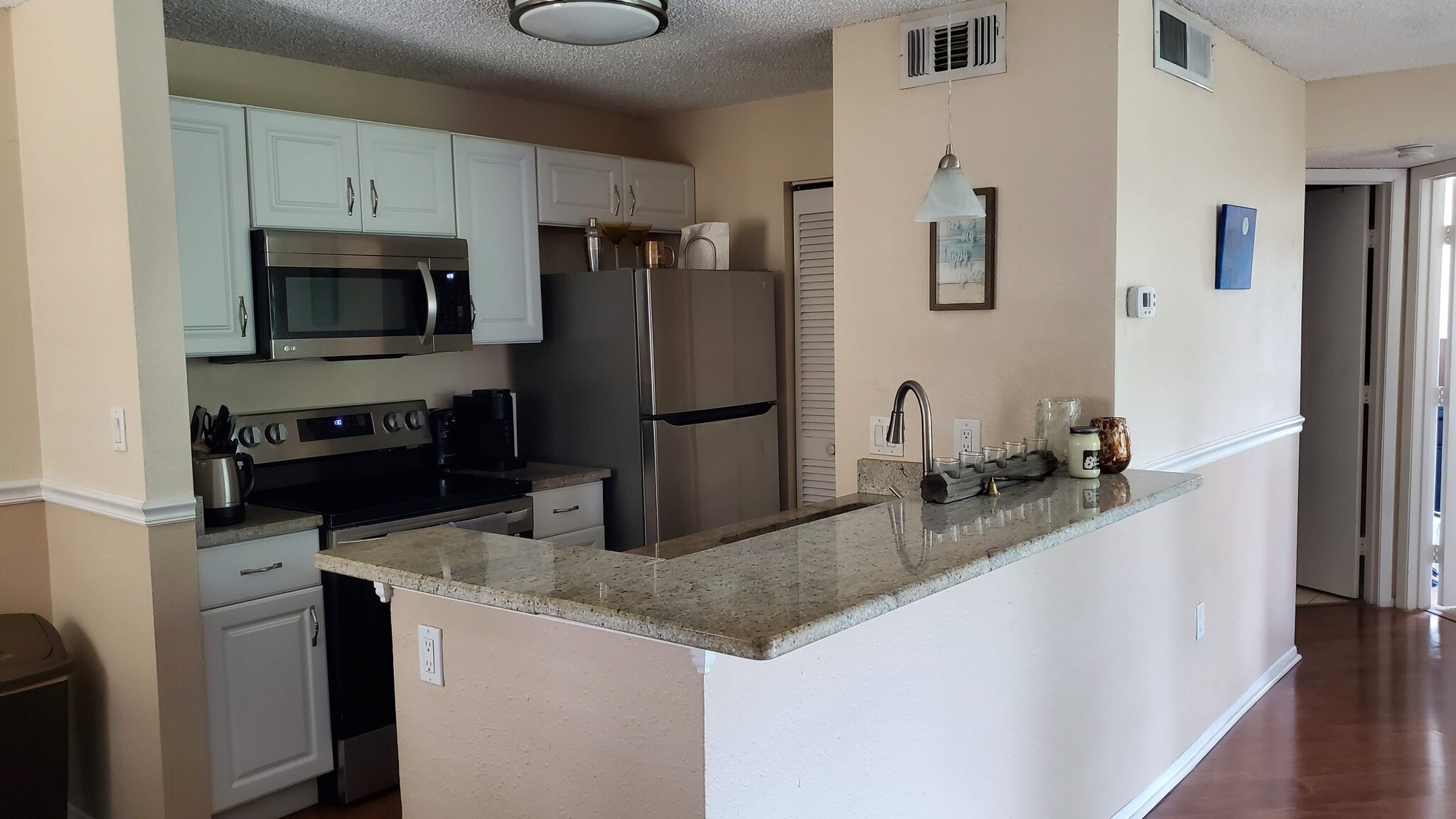 Granite counter tops - 115 112th Ave NE