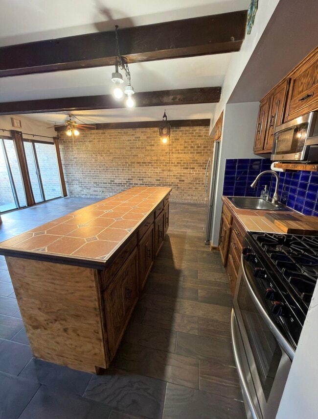 Building Photo - 203 Kenneth Cir