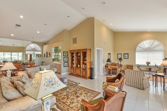 Building Photo - 392 Spyglass Way