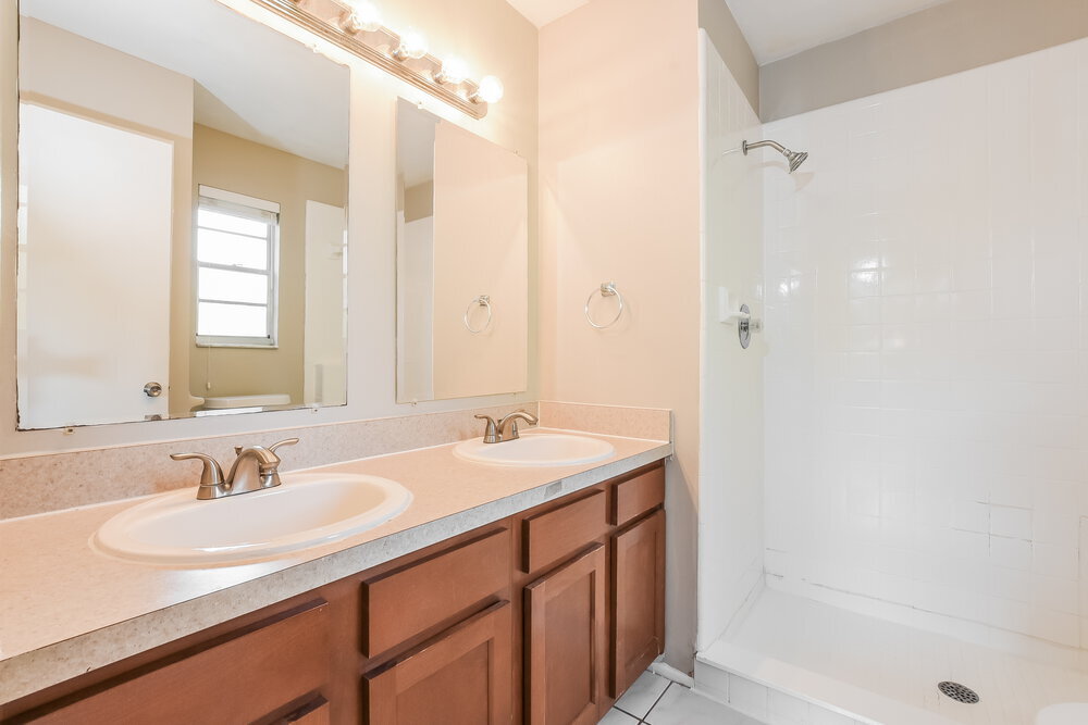 Building Photo - 713 Fenwick Dr