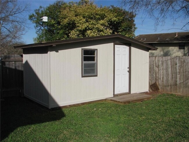 Building Photo - 6509 Skycrest Dr