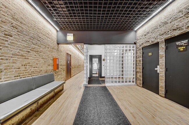 Building Photo - Fulton Market 2 Bed/2 Bath Timber Loft! Brand New Hardwood Floors! Rooftop Deck!