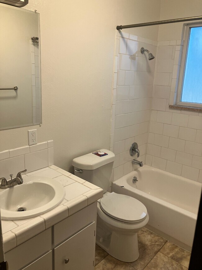 upstairs full bath - 5390 King Ct