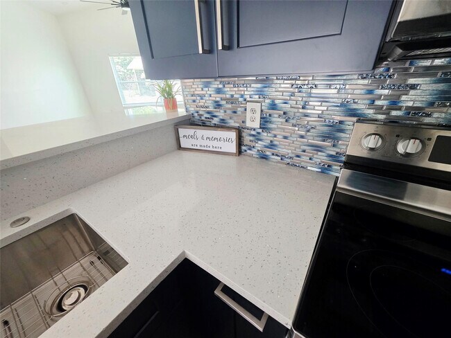 Building Photo - 2928 SE Bella Rd