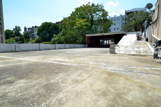 Building Photo - 302 7th St
