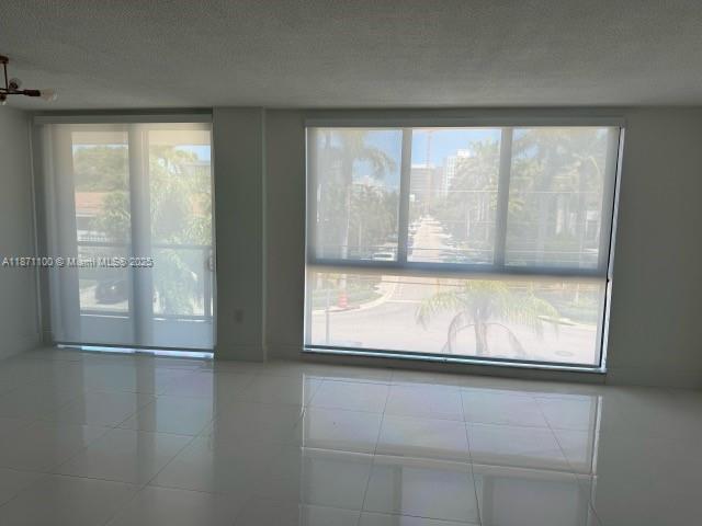 Building Photo - 9800 W Bay Harbor Dr
