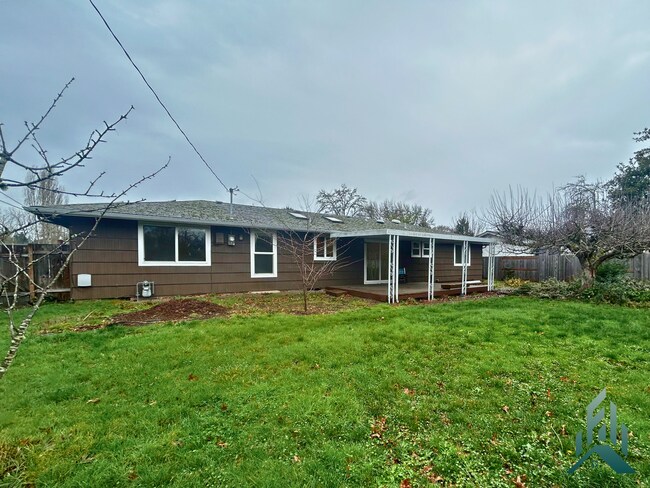 Building Photo - Amazing 3-bedroom, 1.5-bathroom Single-family Home