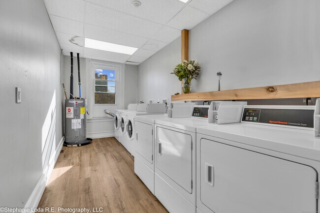 Building Photo - 82 Water St