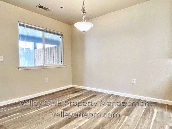 Building Photo - COMING SOON! Private Ground Floor Townhome in Desirable Complex with Attached 2 Car Garage