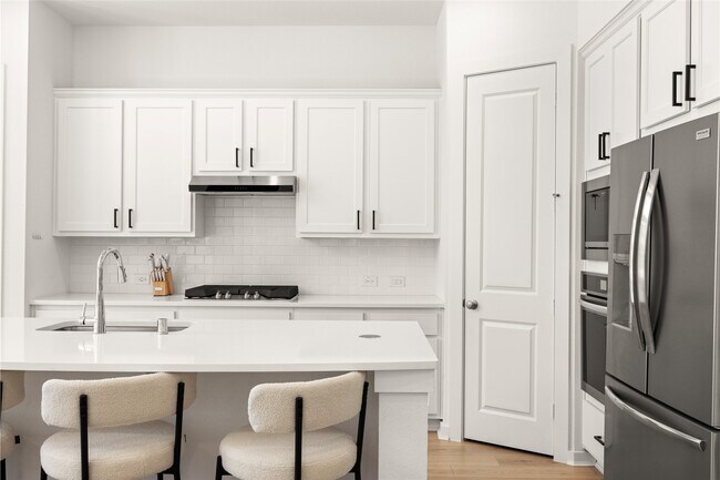 Building Photo - 19726 Curved Steel Dr