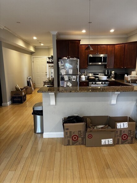 Building Photo - 18 Knowlton St