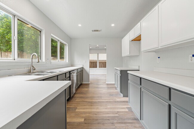 Building Photo - Westover View