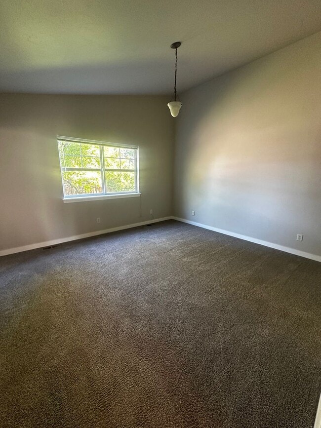 Building Photo - Beautiful 3 Bedroom Home- Centrally Locate...