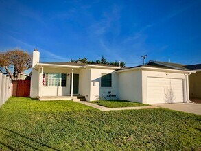 Building Photo - 3 BEDROOM 2 BATH HOUSE - South Torrance