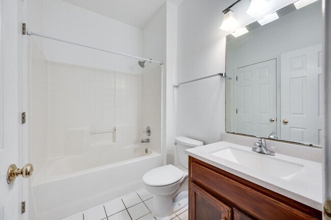 Building Photo - Great 3 bed 2 bath Home in Bellevue!