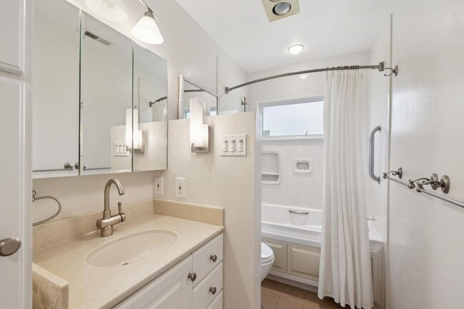 Building Photo - Beautiful Ranch Home with Bonus Room & Detached ADU | Minutes to Downtown