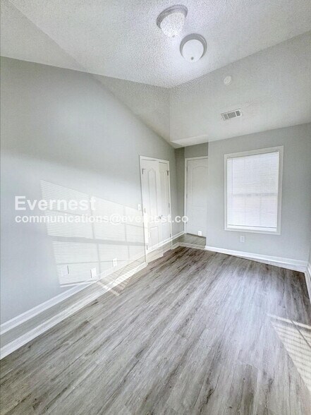 Building Photo - 8616 Thomas Ln