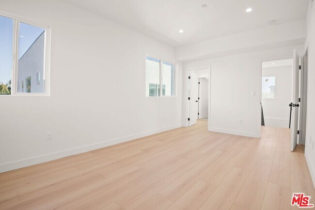 Building Photo - 1709 Burnside Ave