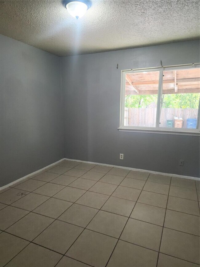 Building Photo - 905 Fieldwood Dr