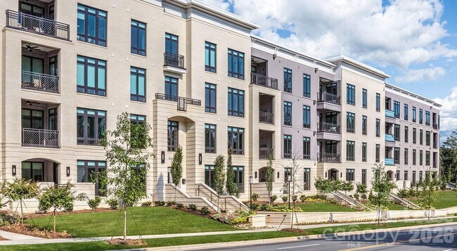 Building Photo - 2426 Vail Ave