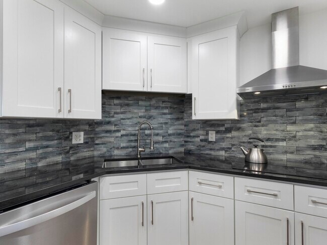 Building Photo - 111 N Pompano Beach Blvd