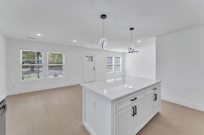 Building Photo - Updated 3BR/2BA Home with Fully Fenced Yard & Bonus Storage Shed! $1,625/mo rent