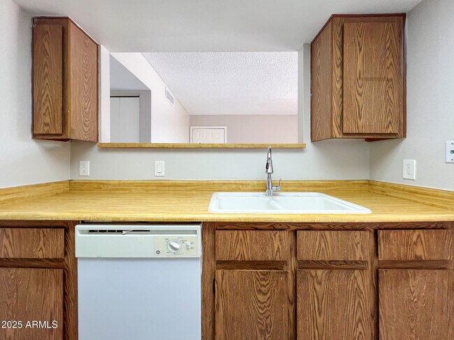 Building Photo - 616 S Hardy Dr