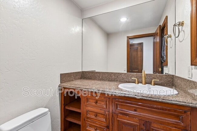 Building Photo - 38285 Oaktree Loop