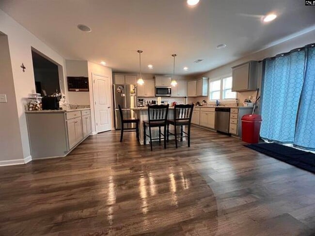 Building Photo - Beautiful Elgin Home with 4 Bedrooms, Smar...