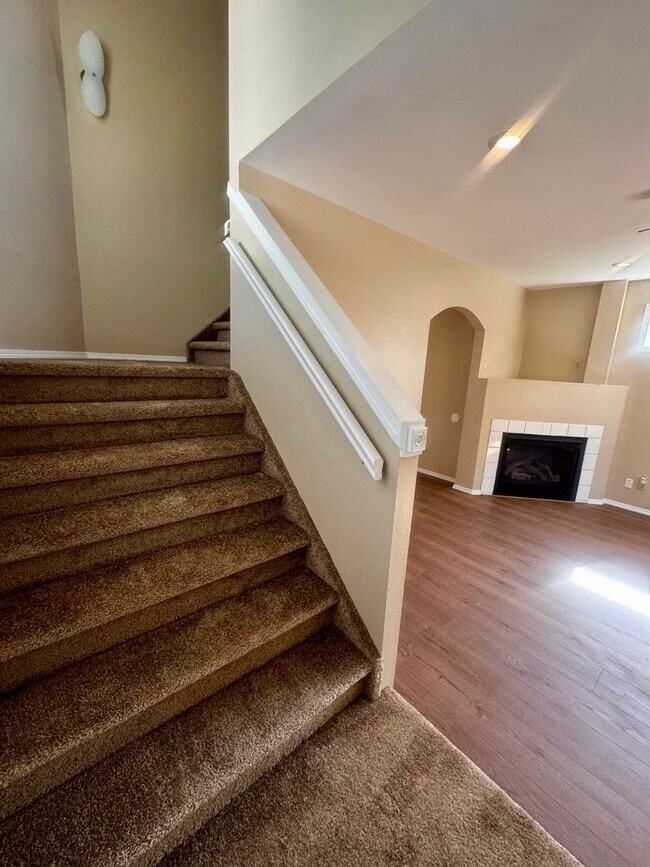 Building Photo - Charming 4 Bedroom close to Patty Jewett Golf Course