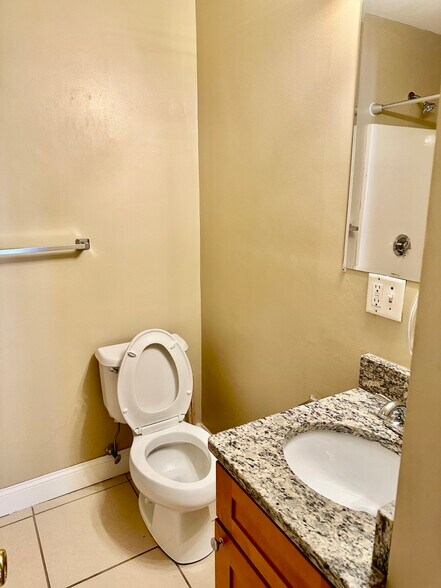 Building Photo - 68 Egmont St