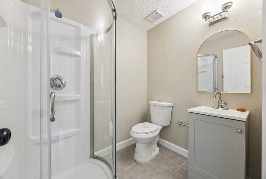 Building Photo - 3033 Sutton Dr