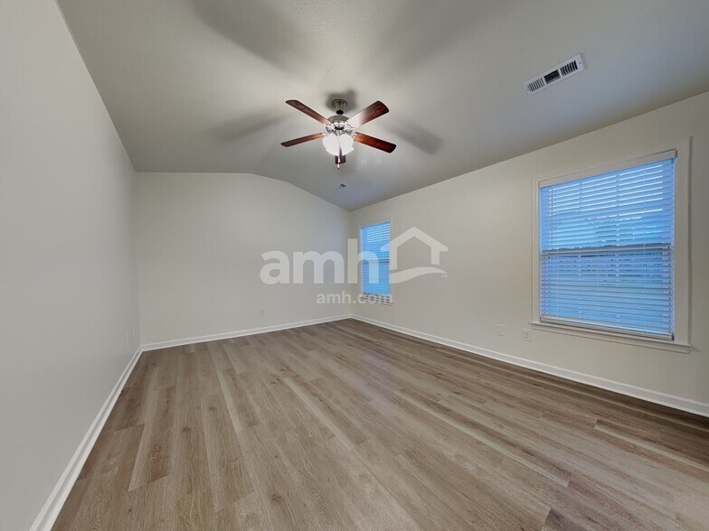 Building Photo - 1801 Point Wood Dr