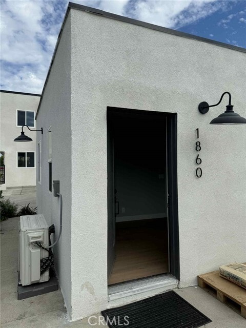 Building Photo - 1860 W 48th St