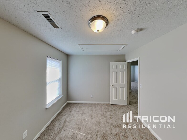 Building Photo - 5040 Liberty Hall Cir