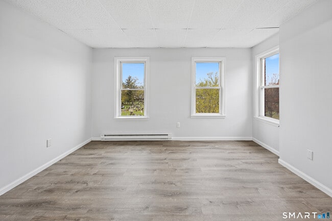 Building Photo - 70 Center St